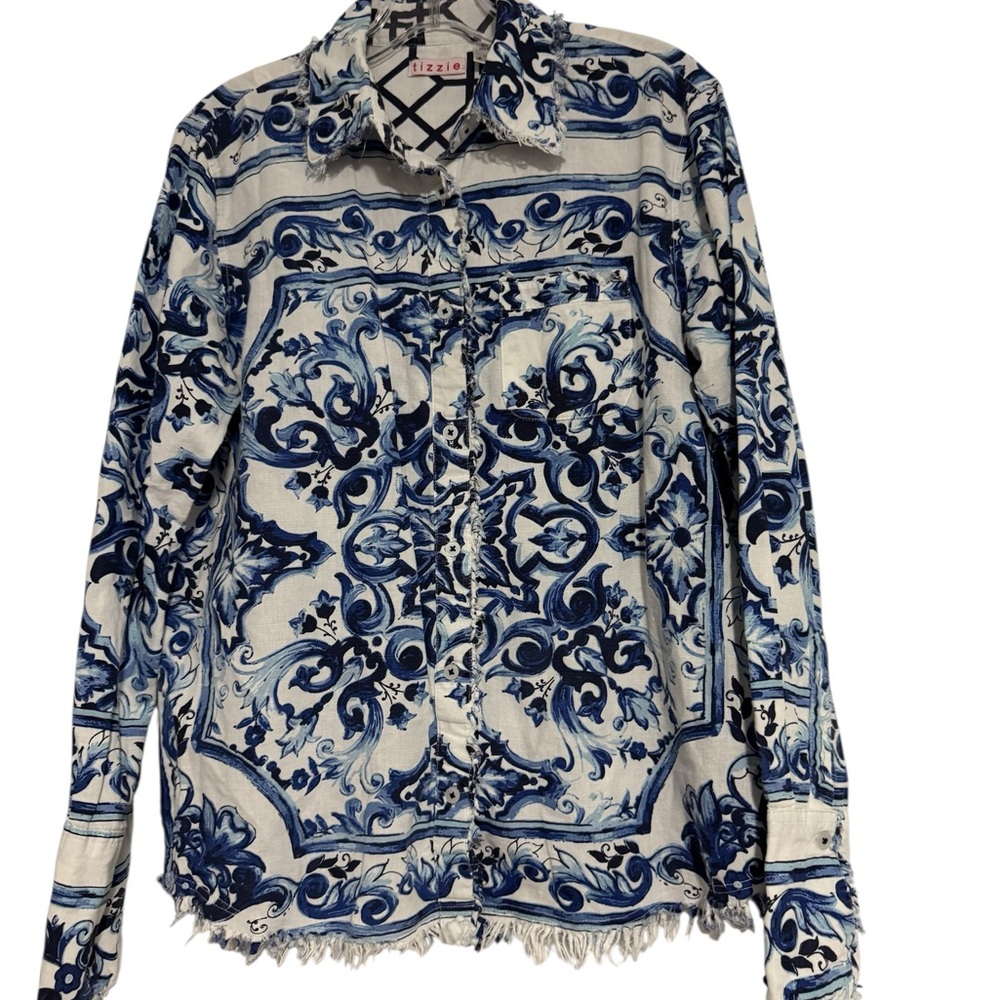 Chic Blue and White Patterned Button Down Shirt - image 1